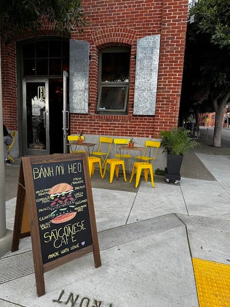 SAIGONESE CAFÉ