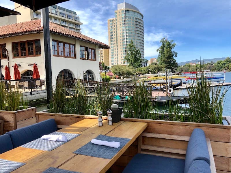 The Lake Chalet Seafood Bar & Grill